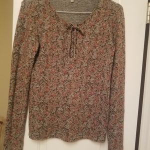 Lacky Brand Women's Top with long sleeves M,lacy looking pattern.